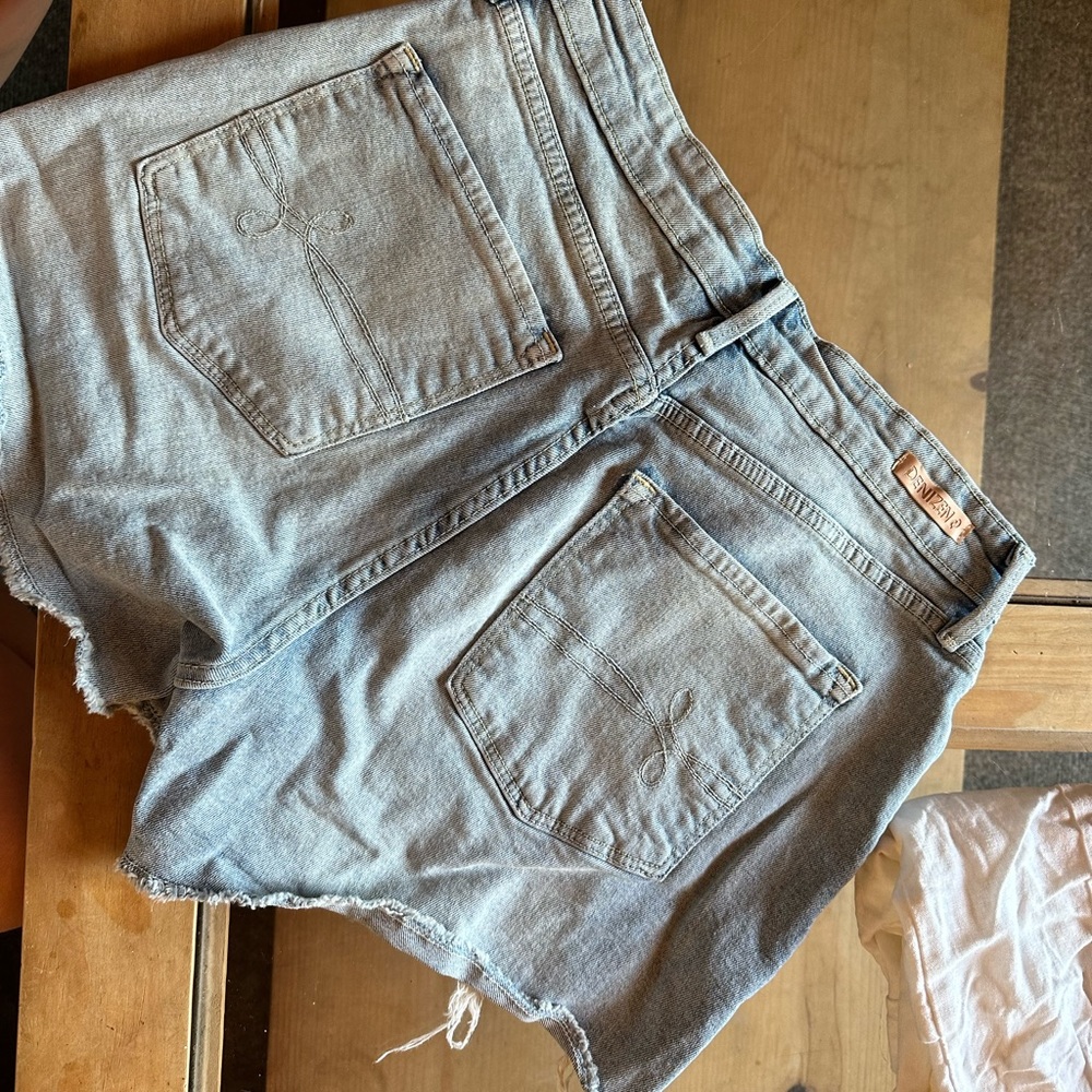High Rise jean shorts!💙